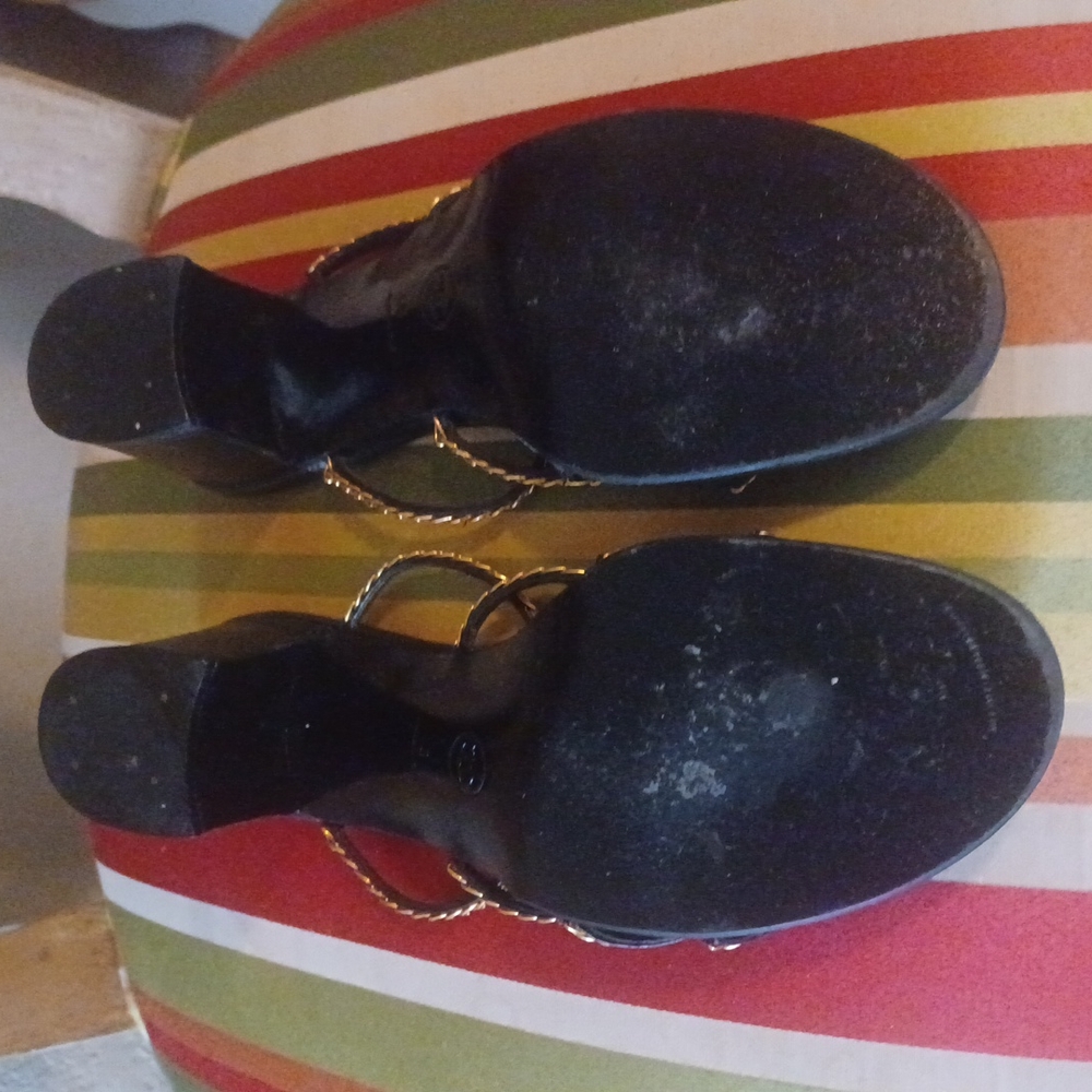 Shoes - Picture 4 of 4